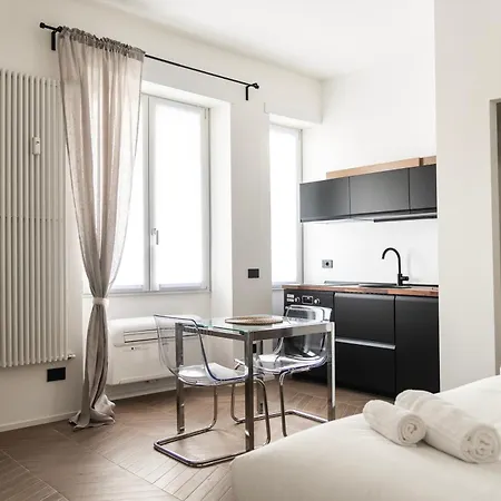 Apartment Youhosty - Bergamo 8 *